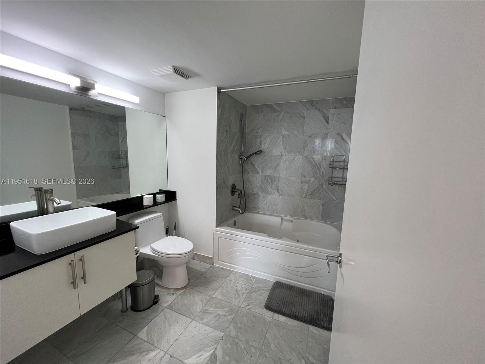 image Brickell on the River North7