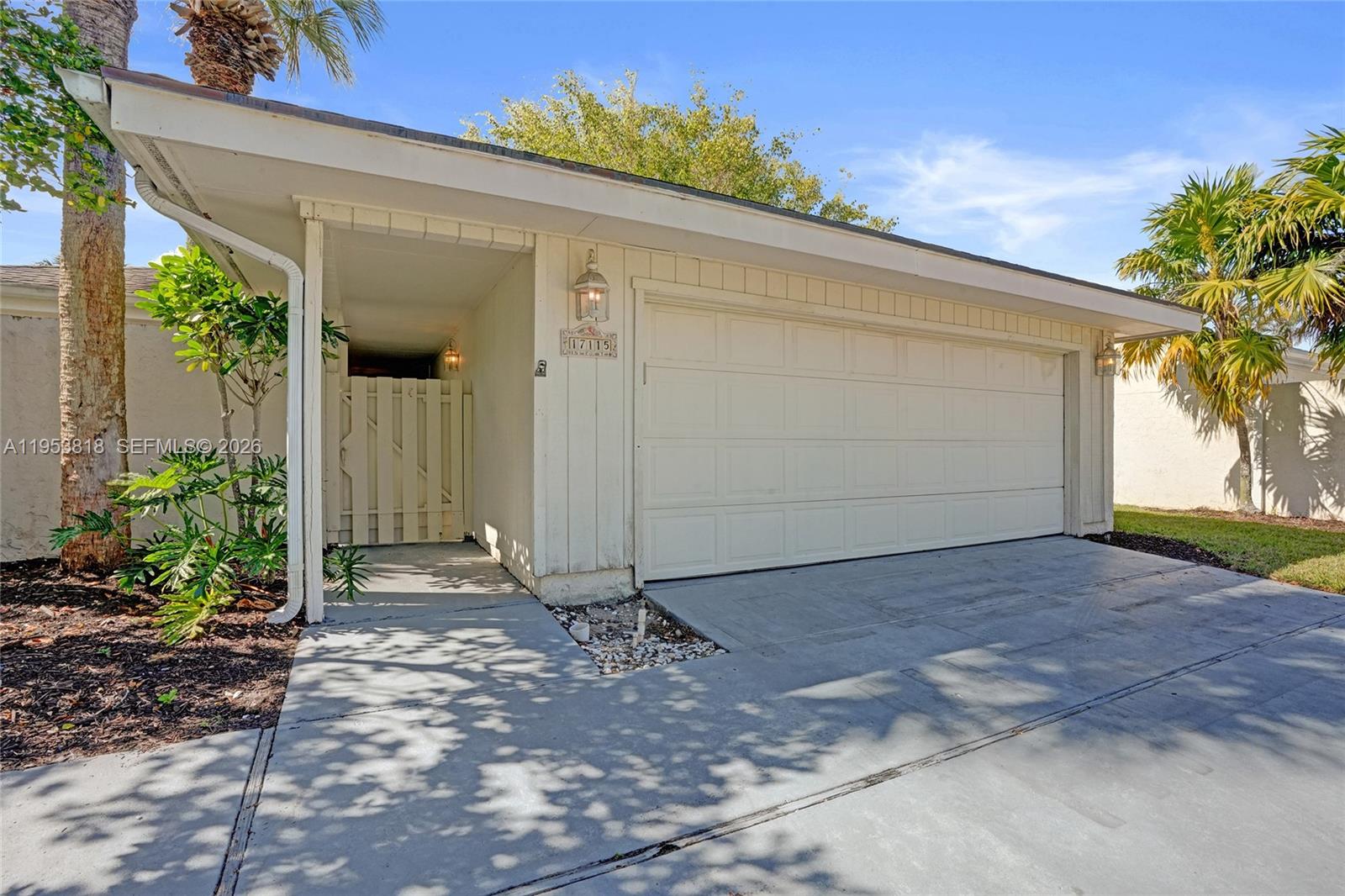 17115 Bay St Jupiter, FL 33477