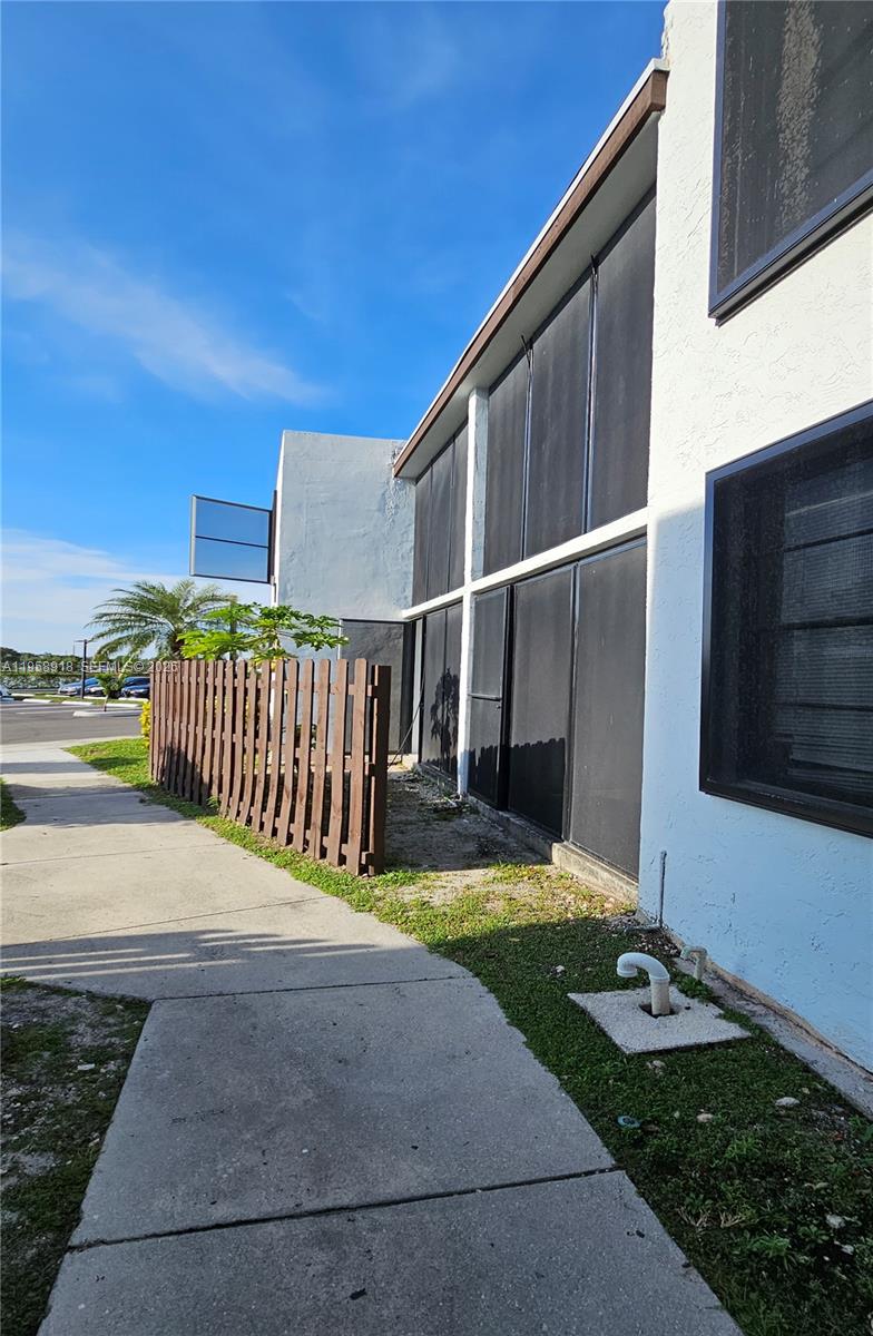 211 Lake Pointe Dr #102