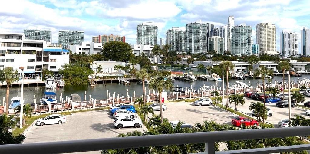 400 Kings Pt Dr #424 Sunny Isles Beach, FL 33160