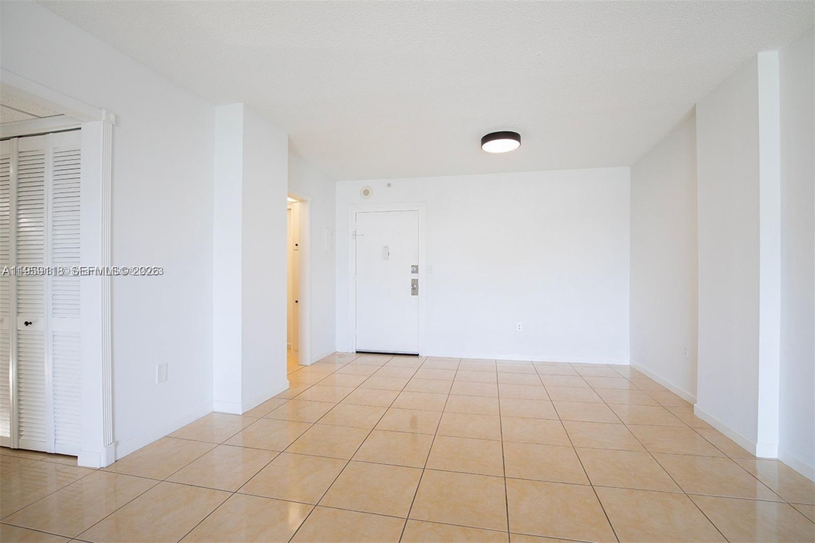 400 Kings Pt Dr #424 Sunny Isles Beach, FL 33160