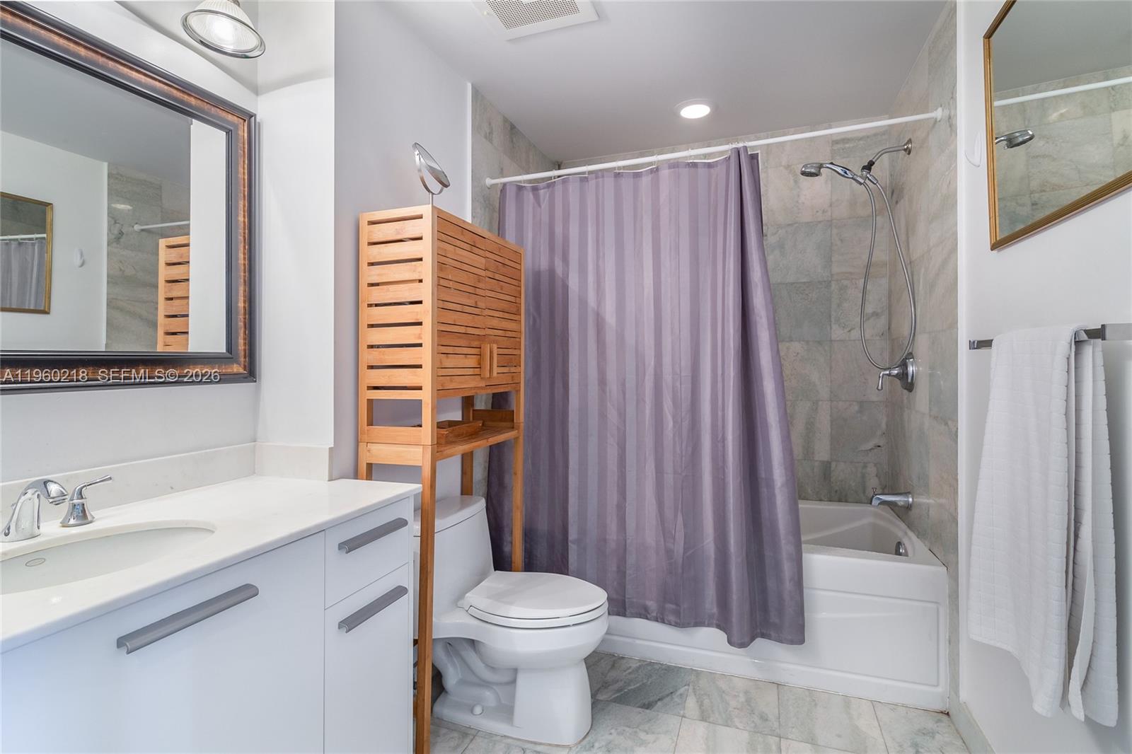 1060 Brickell Ave #1415 Miami, FL 33131