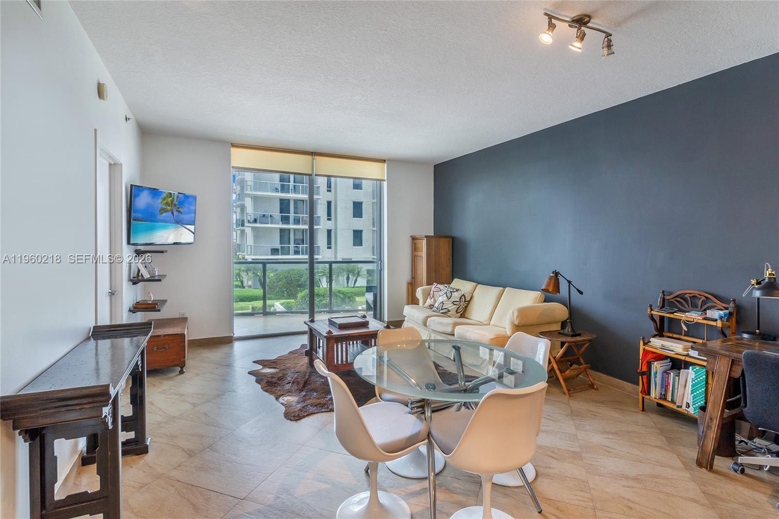 1060 Brickell Ave #1415 Miami, FL 33131