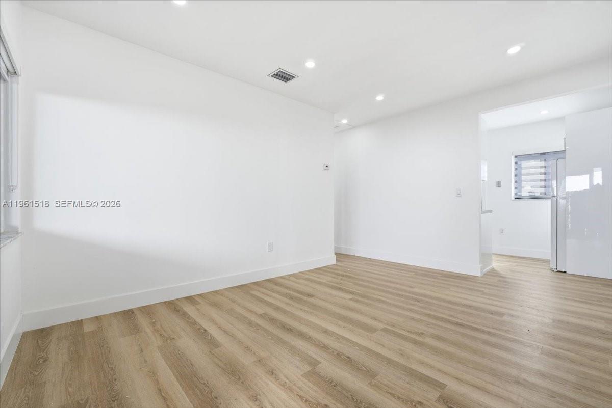 3297 SW 26th St Miami, FL 33133