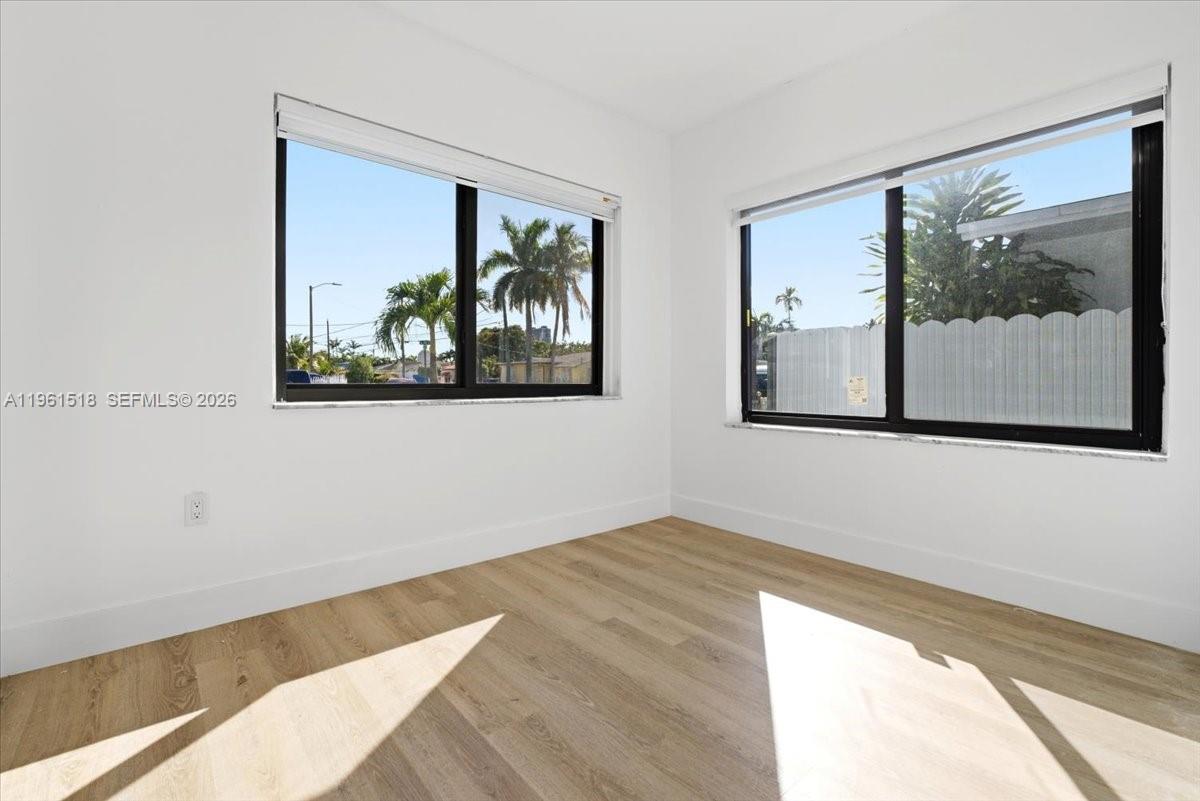 3297 SW 26th St Miami, FL 33133