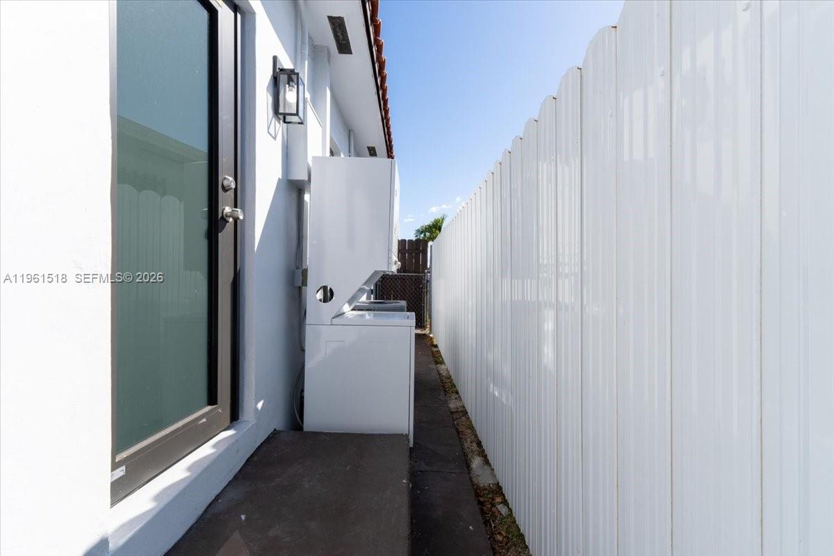 3297 SW 26th St Miami, FL 33133