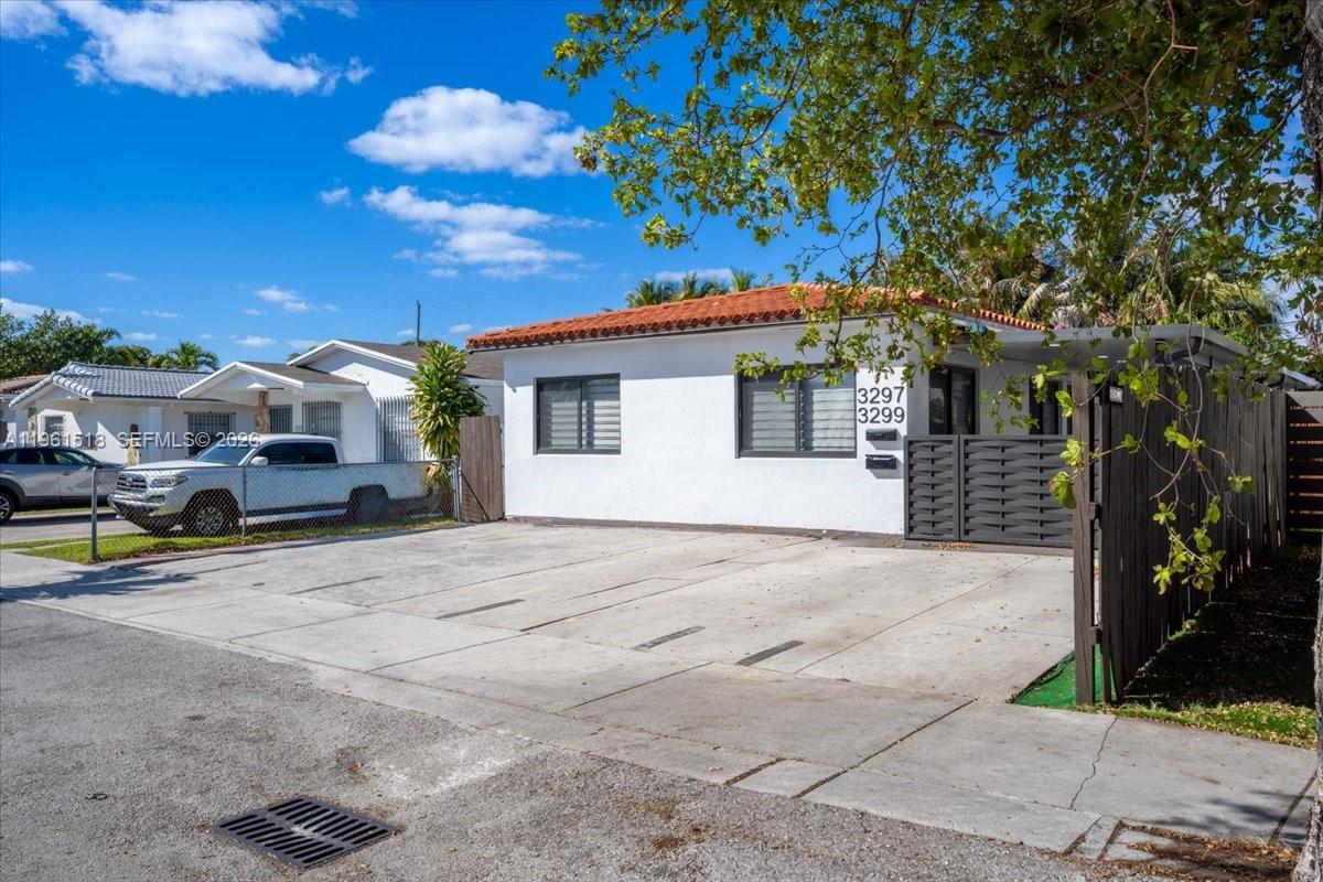 3297 SW 26th St Miami, FL 33133