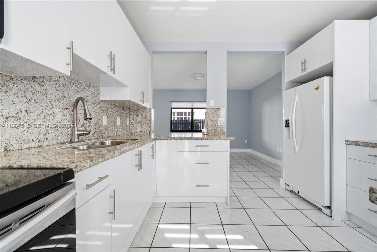 3297 SW 26th St Miami, FL 33133