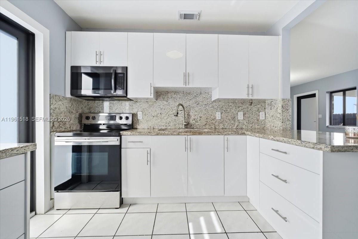 3297 SW 26th St Miami, FL 33133