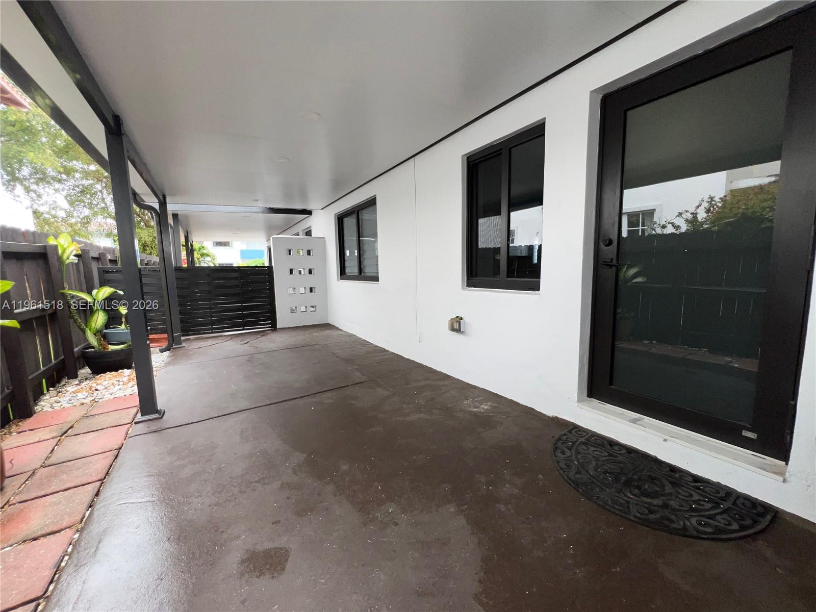 3297 SW 26th St Miami, FL 33133