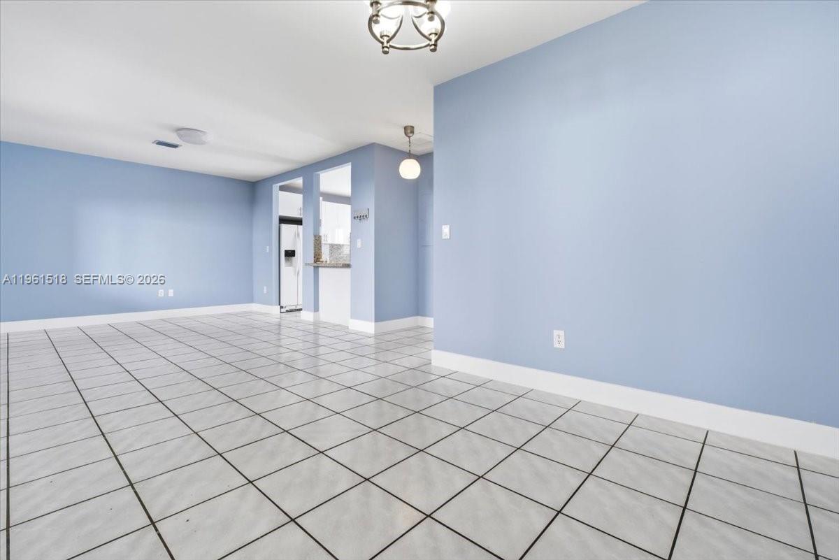 3297 SW 26th St Miami, FL 33133