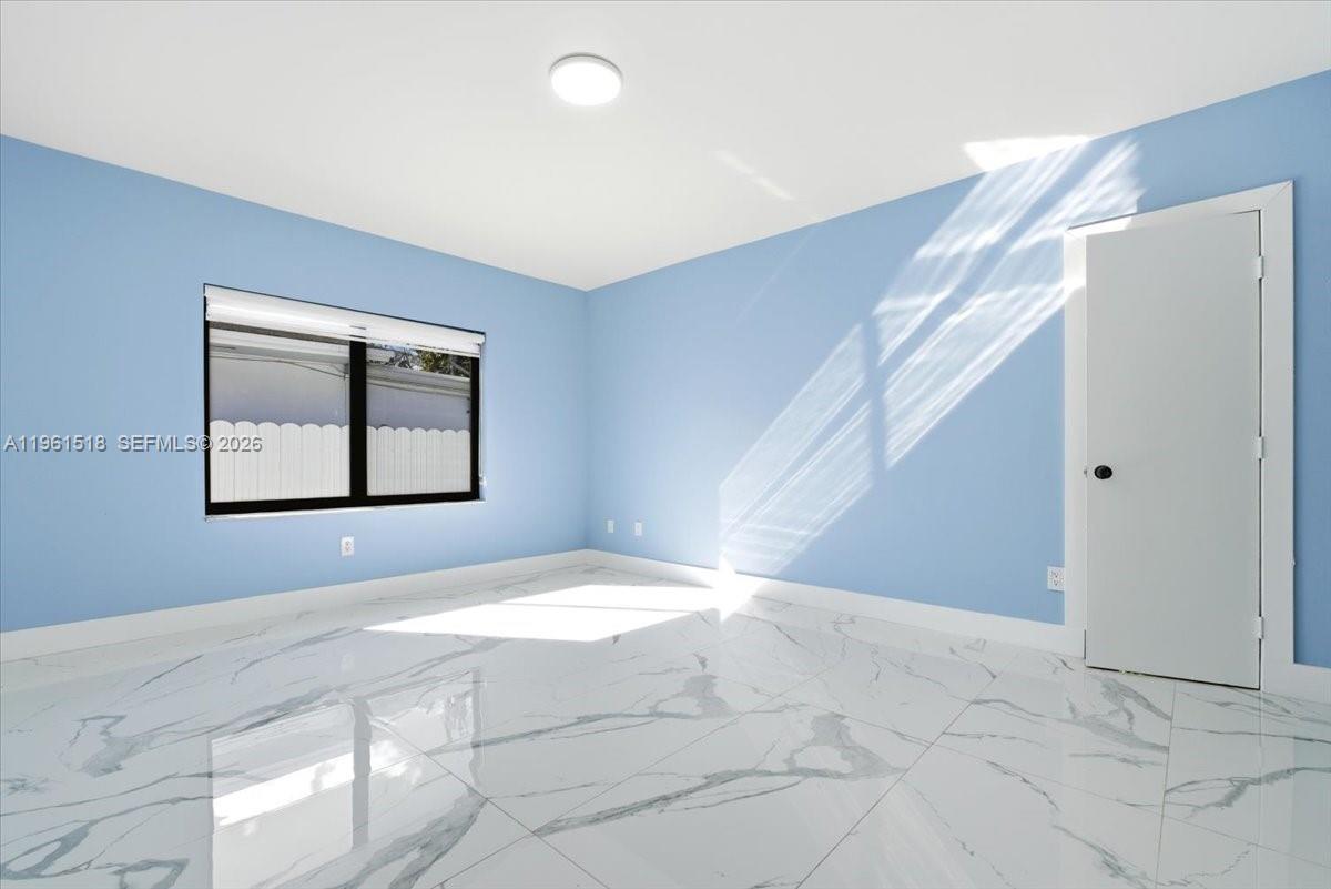 3297 SW 26th St Miami, FL 33133