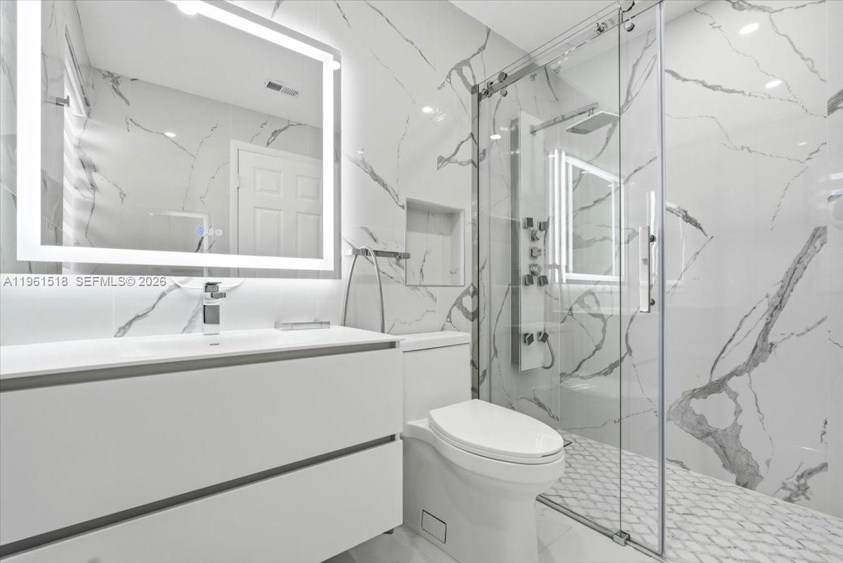 3297 SW 26th St Miami, FL 33133