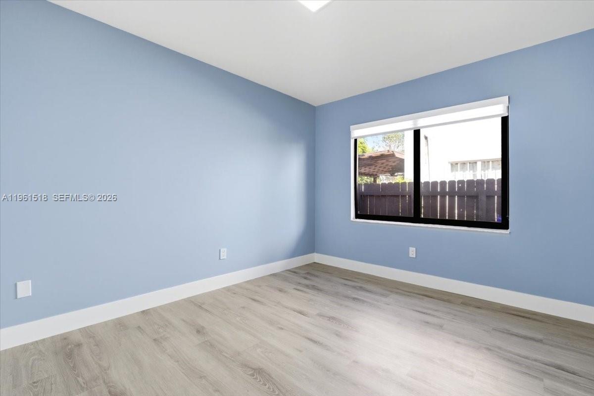 3297 SW 26th St Miami, FL 33133