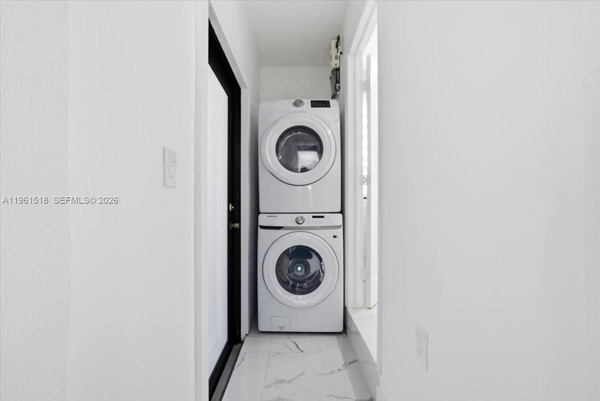 3297 SW 26th St Miami, FL 33133