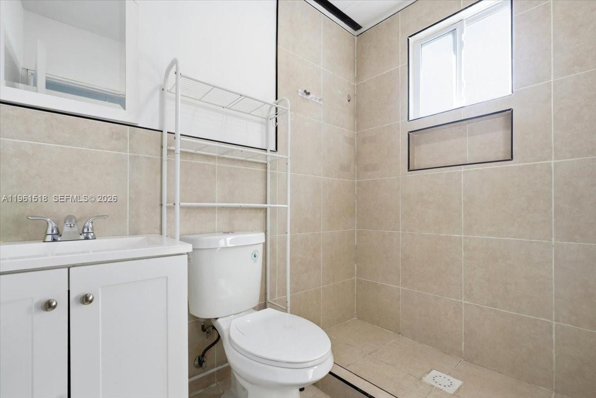 3297 SW 26th St Miami, FL 33133