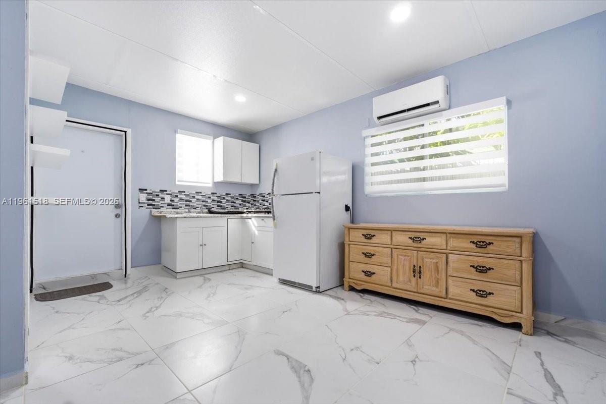 3297 SW 26th St Miami, FL 33133