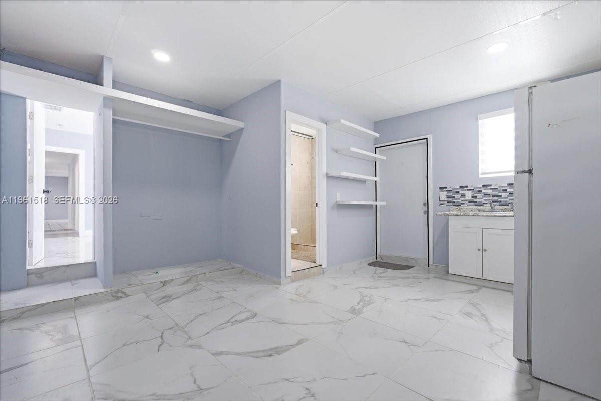 3297 SW 26th St Miami, FL 33133