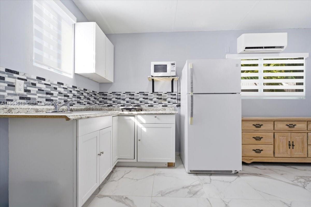 3297 SW 26th St Miami, FL 33133