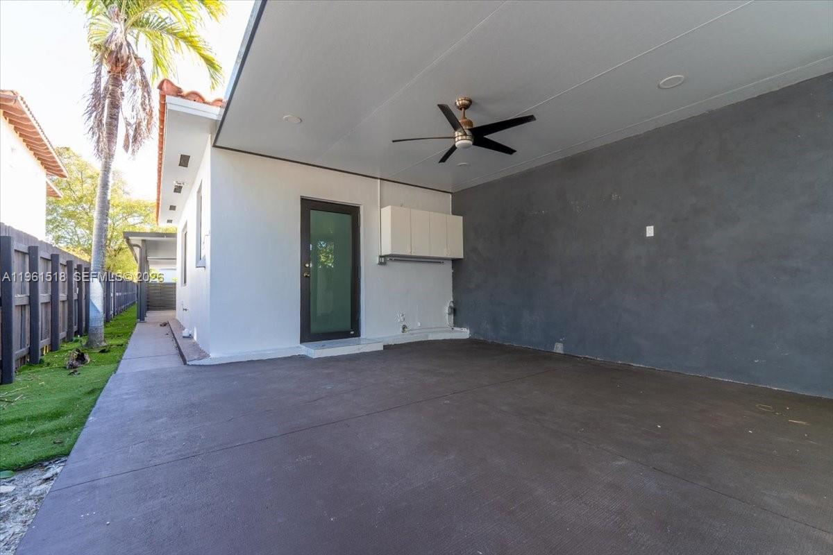 3297 SW 26th St Miami, FL 33133