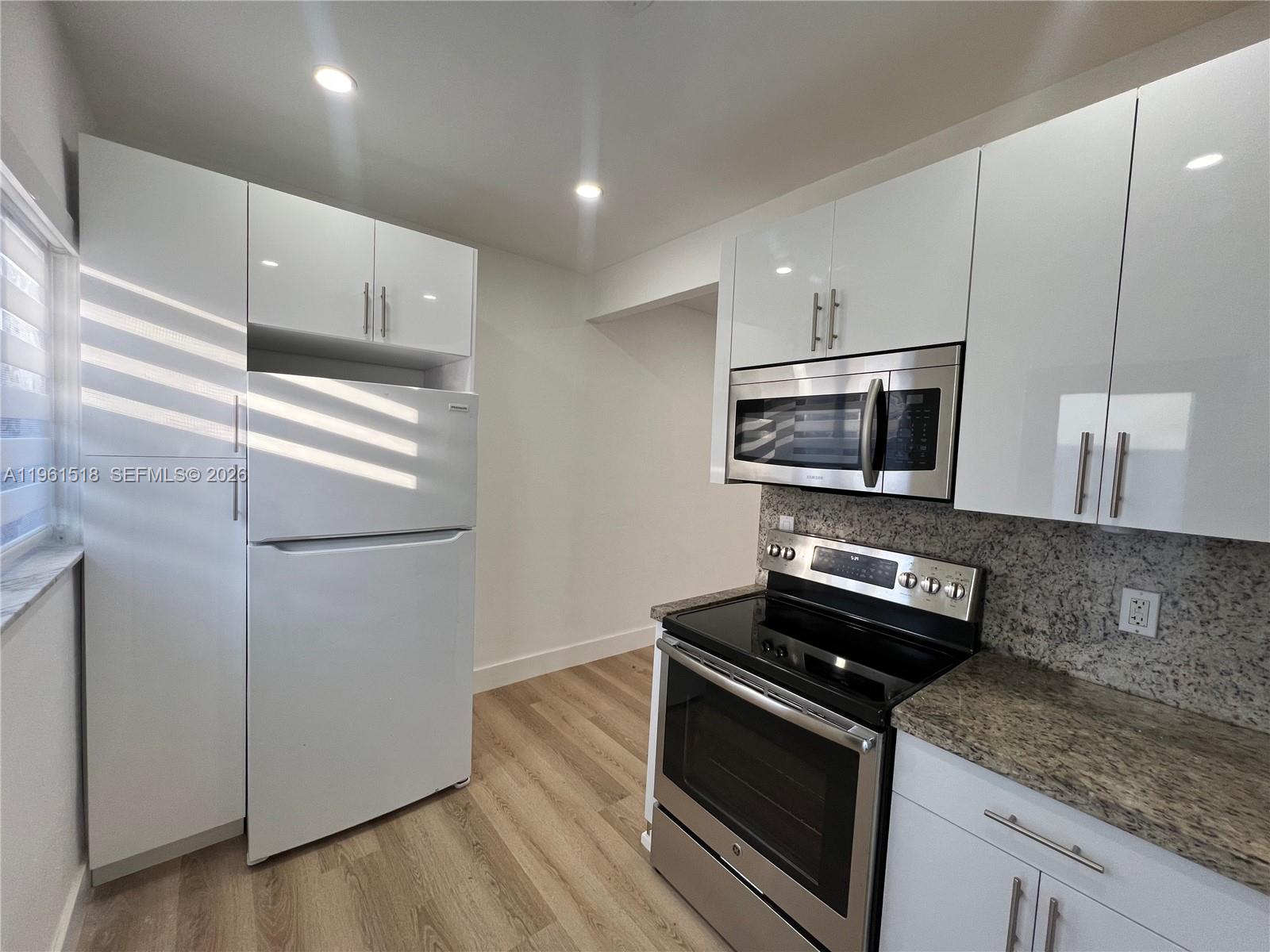 3297 SW 26th St Miami, FL 33133