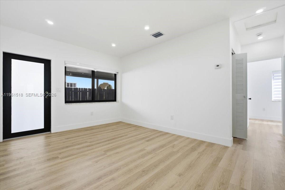 3297 SW 26th St Miami, FL 33133