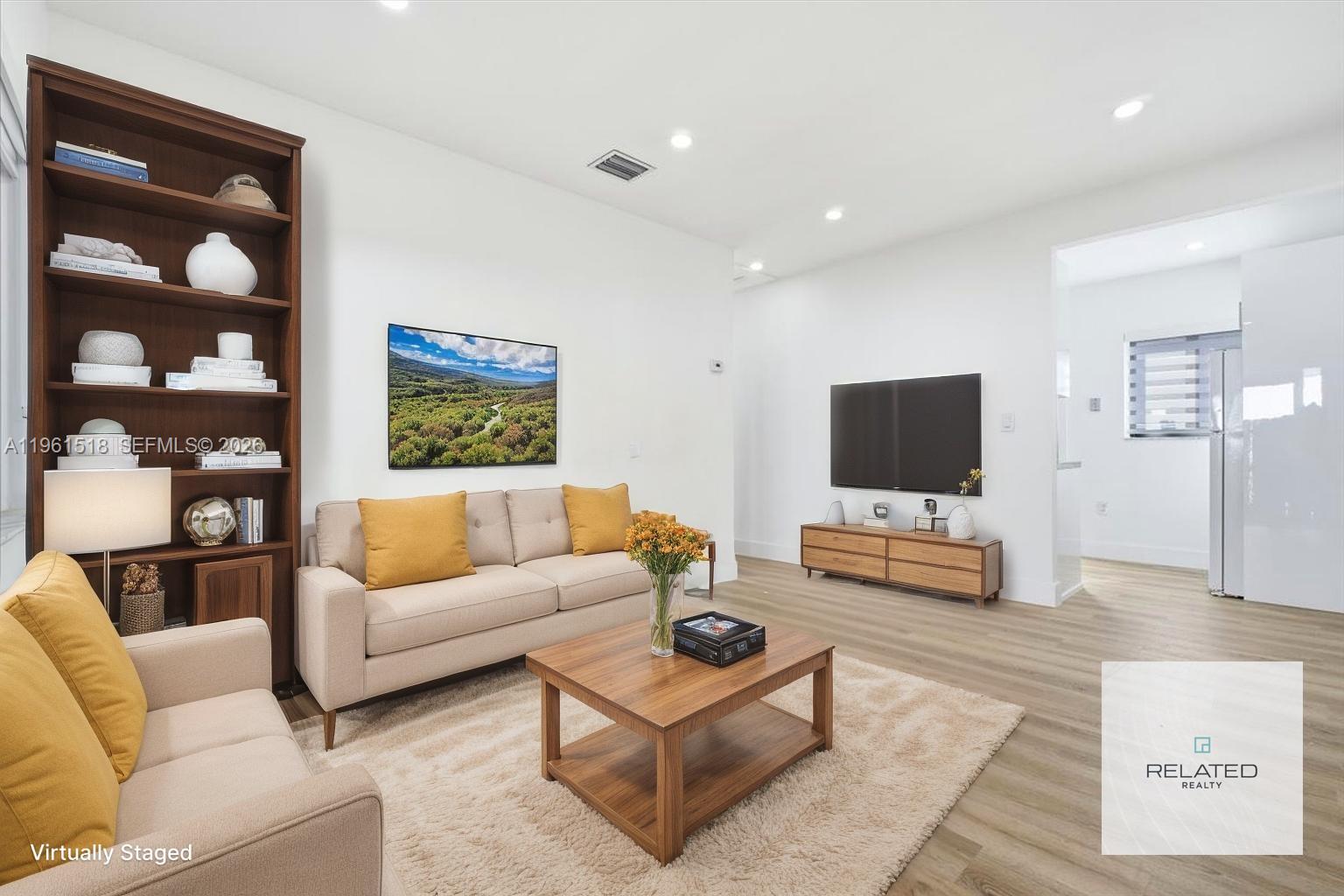 3297 SW 26th St Miami, FL 33133