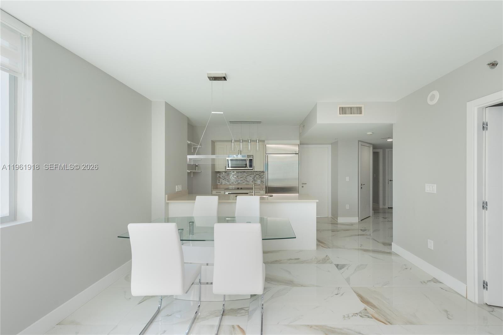 image 500 Brickell West11
