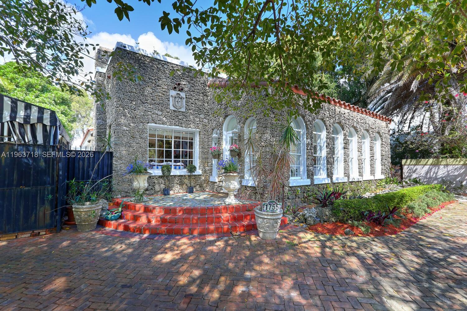 1755 SW 10th St Miami, FL 33135