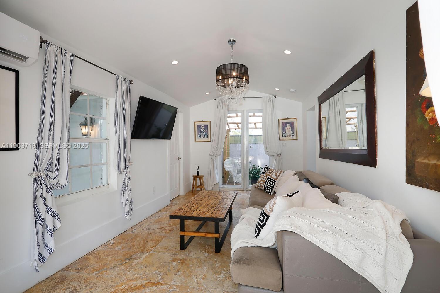 1755 SW 10th St Miami, FL 33135