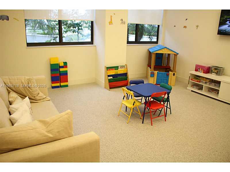 image Nine at Mary Brickell Village22