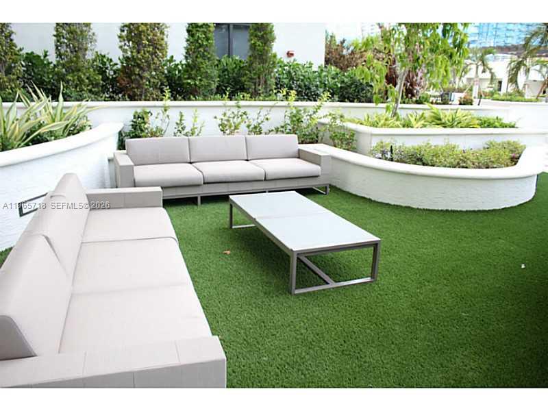 image Nine at Mary Brickell Village27