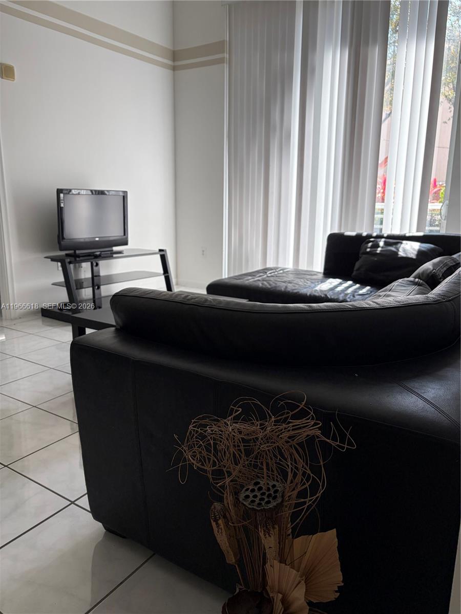 image The Venture at Aventura13