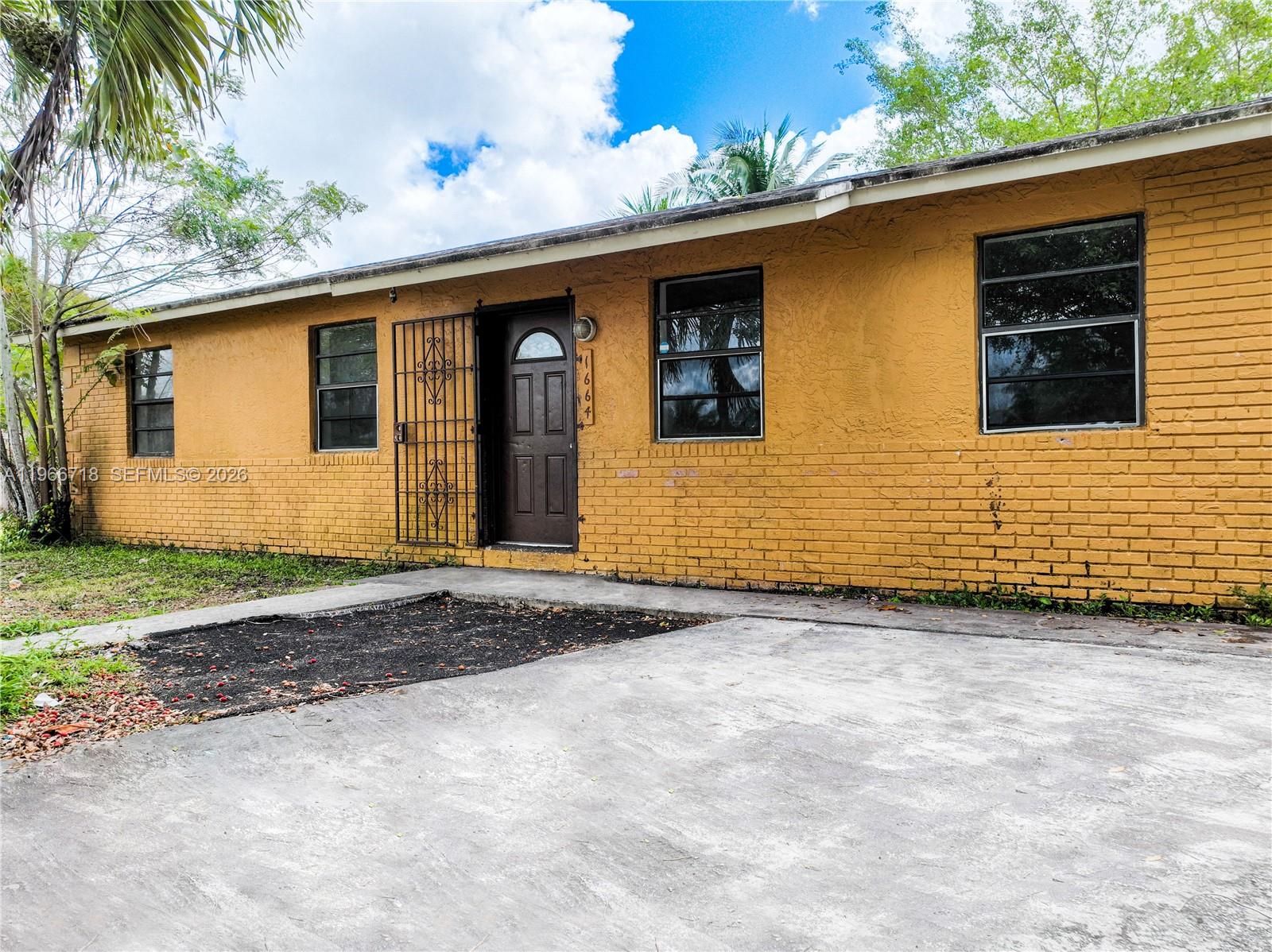 1664 SW 2nd Ct Homestead, FL 33030