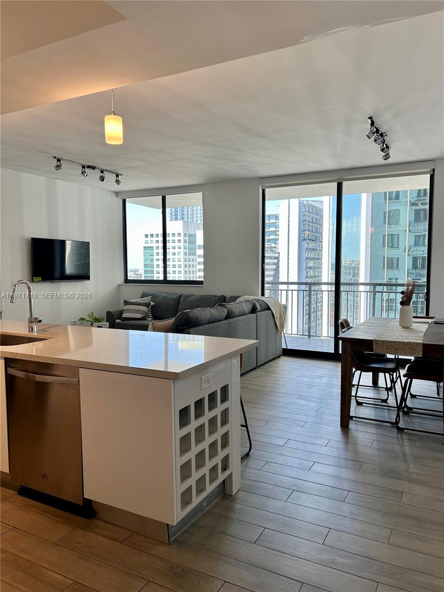 image Nine at Mary Brickell Village10