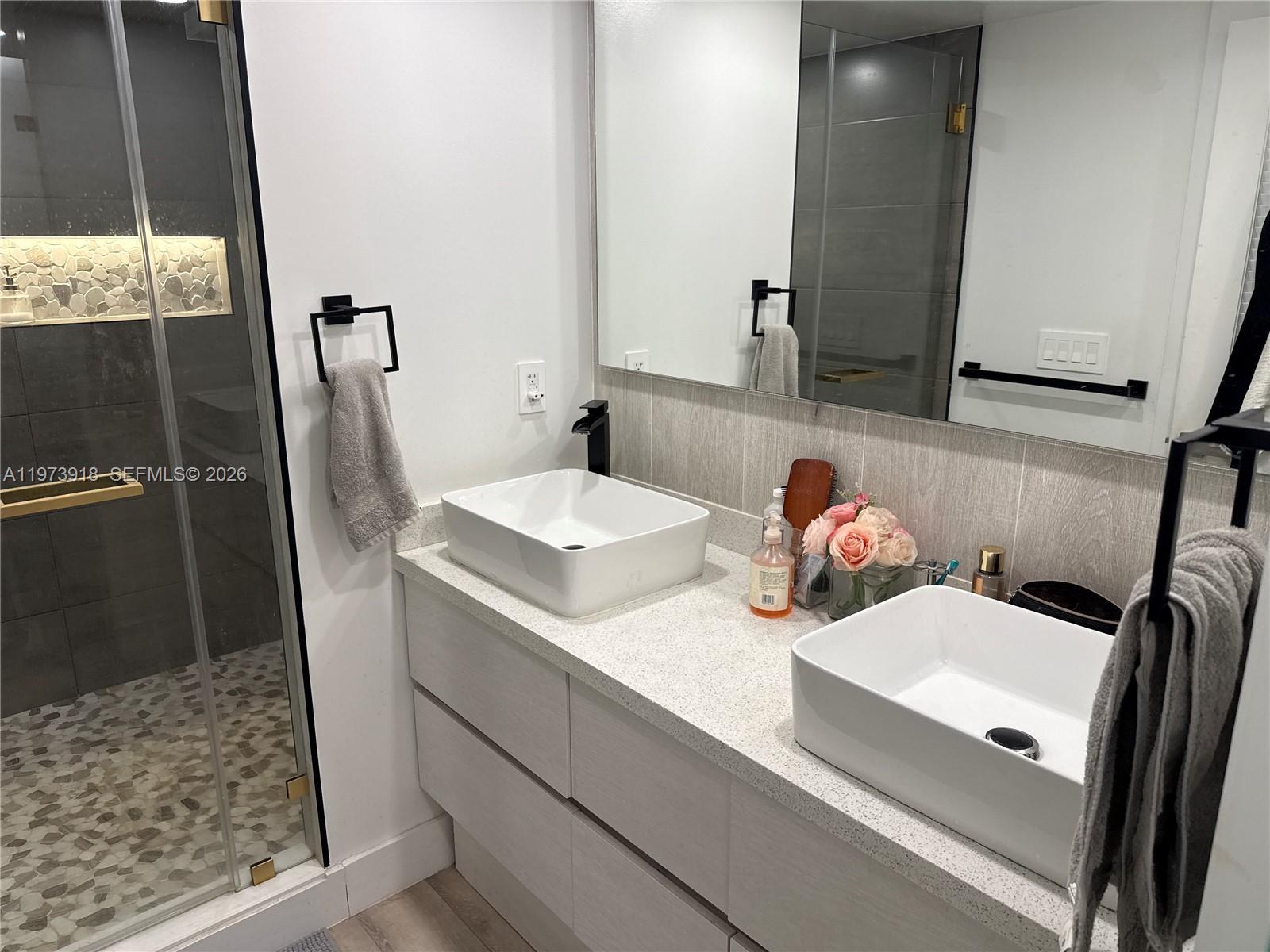 2333 Brickell Ave #1616 Miami, FL 33129