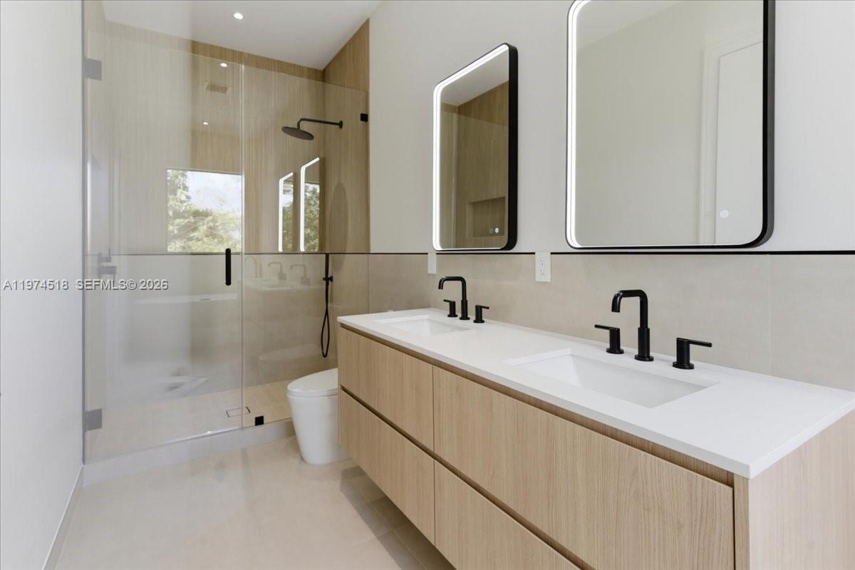 2925 SW 36th Ave Miami, FL 33133