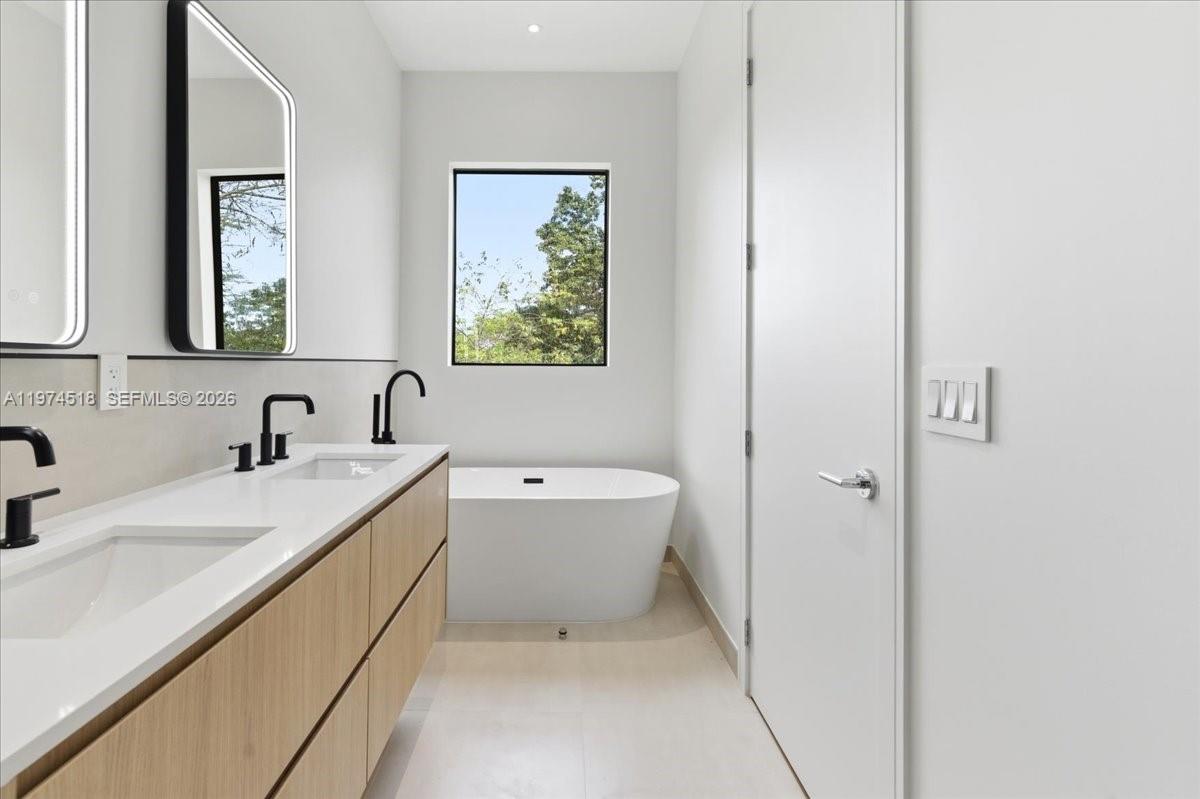 2925 SW 36th Ave Miami, FL 33133