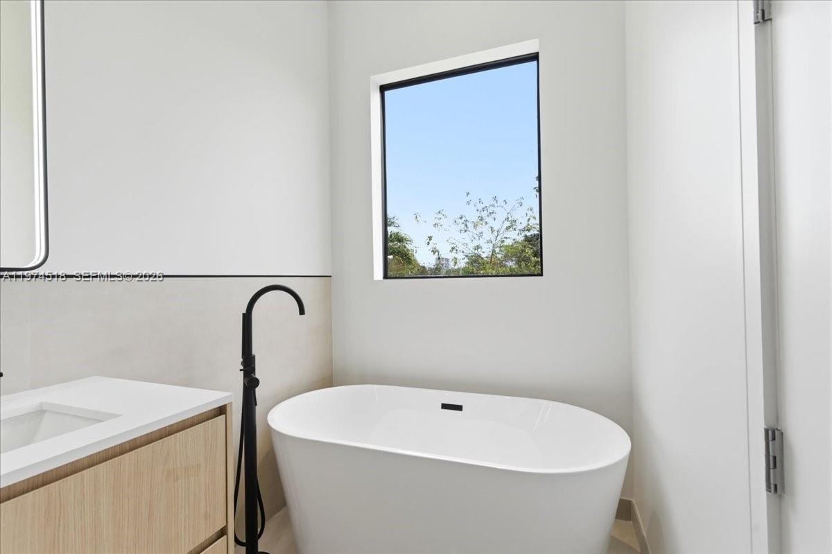 2925 SW 36th Ave Miami, FL 33133