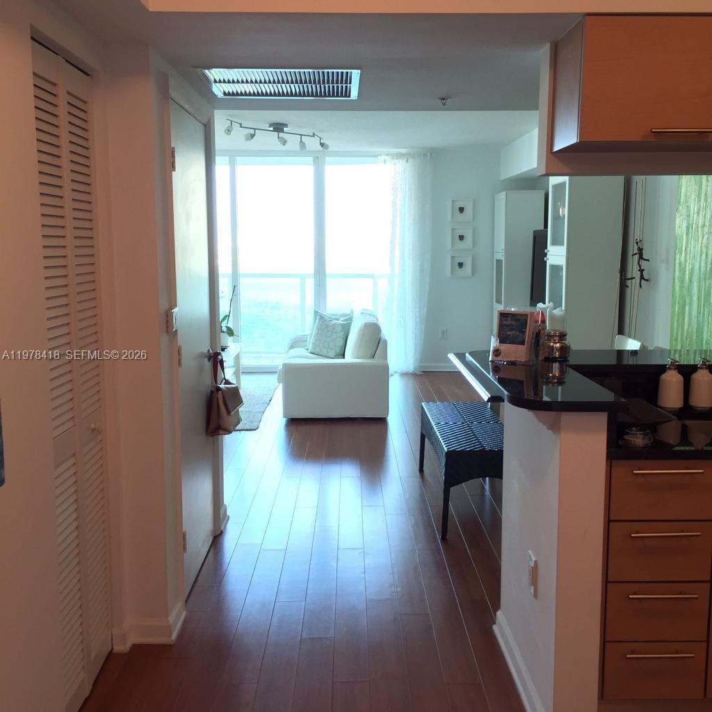 31 SE 5th St #2206 Miami, FL 33131