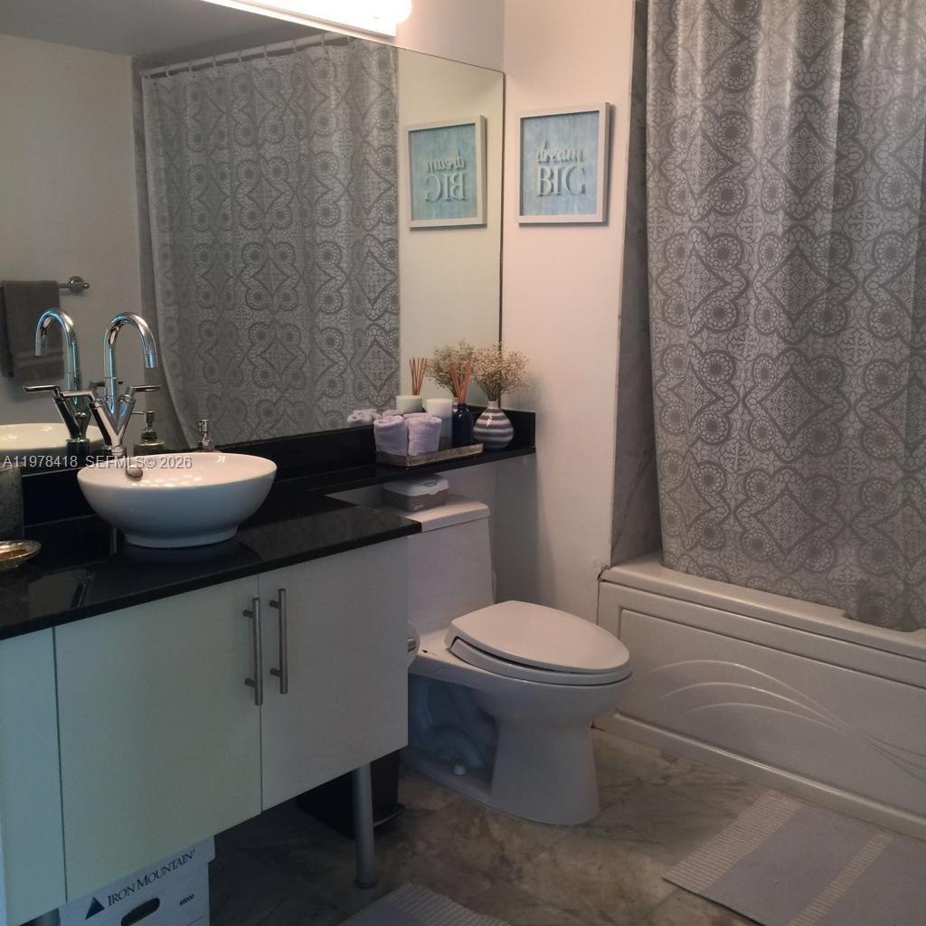 31 SE 5th St #2206 Miami, FL 33131