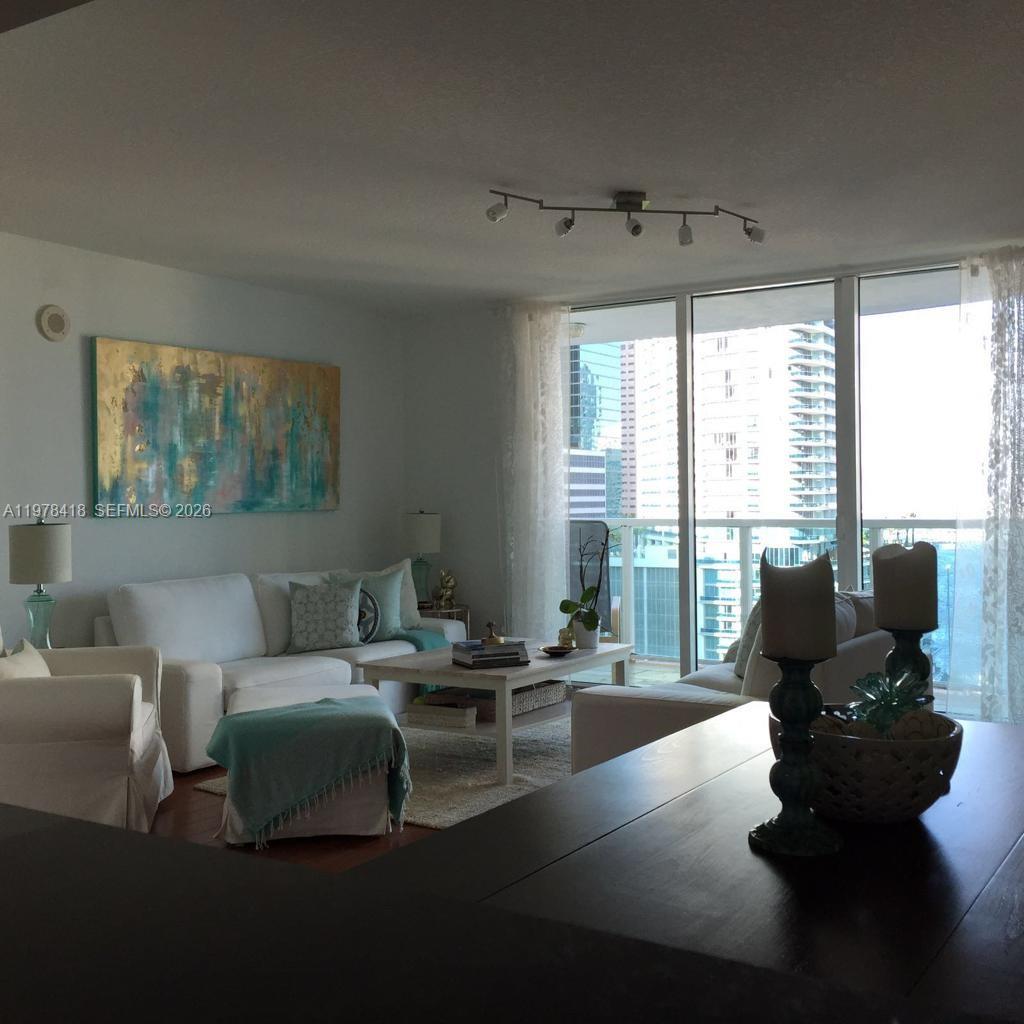 31 SE 5th St #2206 Miami, FL 33131