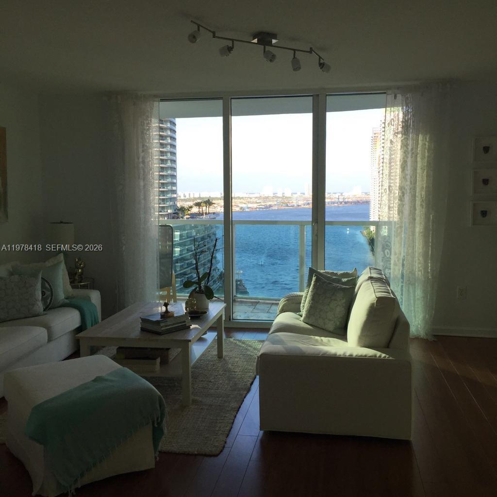 31 SE 5th St #2206 Miami, FL 33131