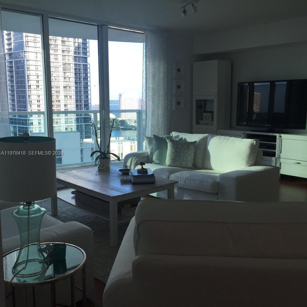 31 SE 5th St #2206 Miami, FL 33131