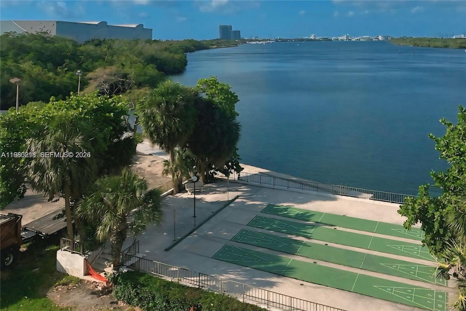 500 Bayview Dr #325 Sunny Isles Beach, FL 33160