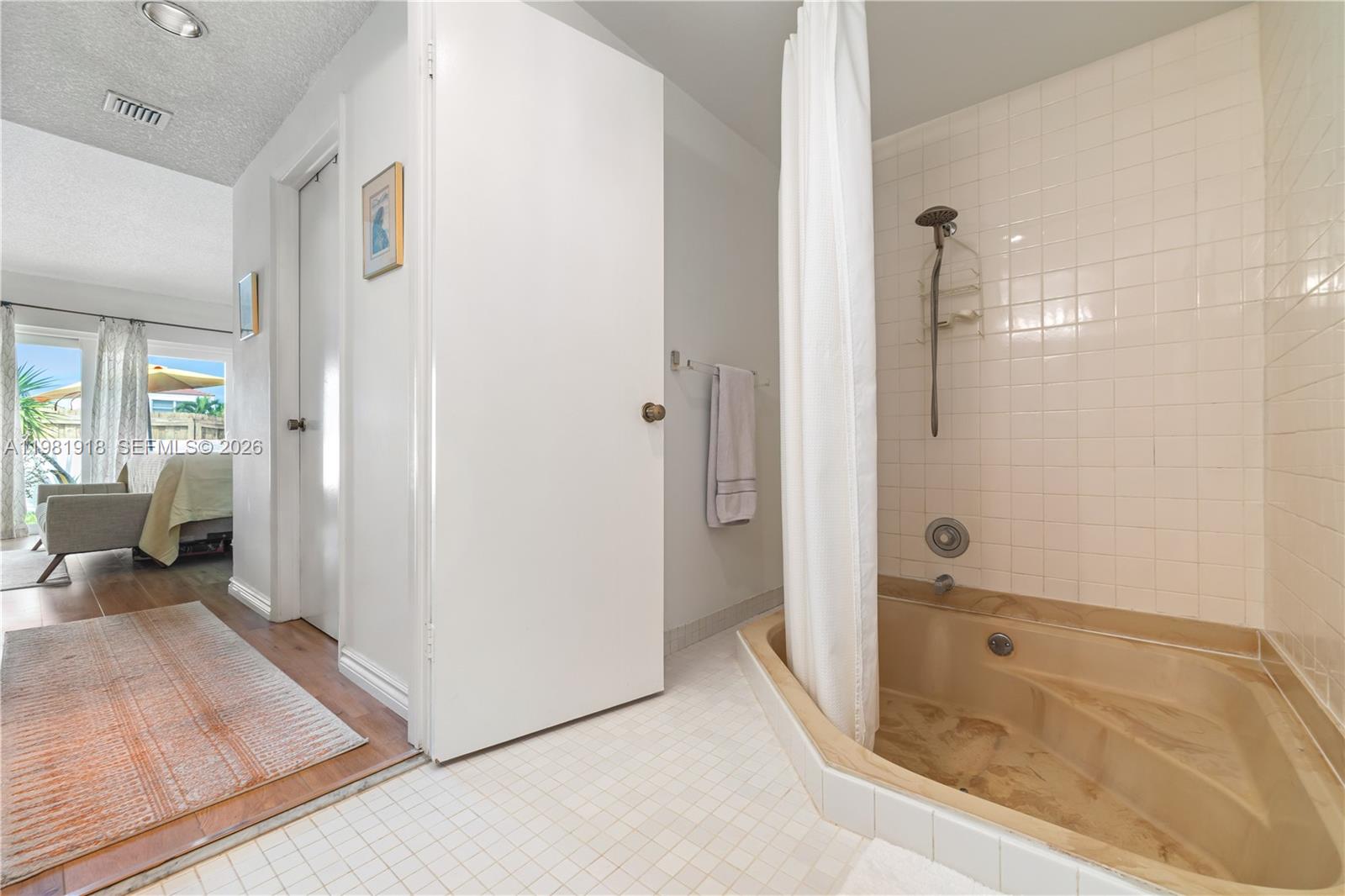 19994 NE 5th Ct #3C Miami, FL 33179