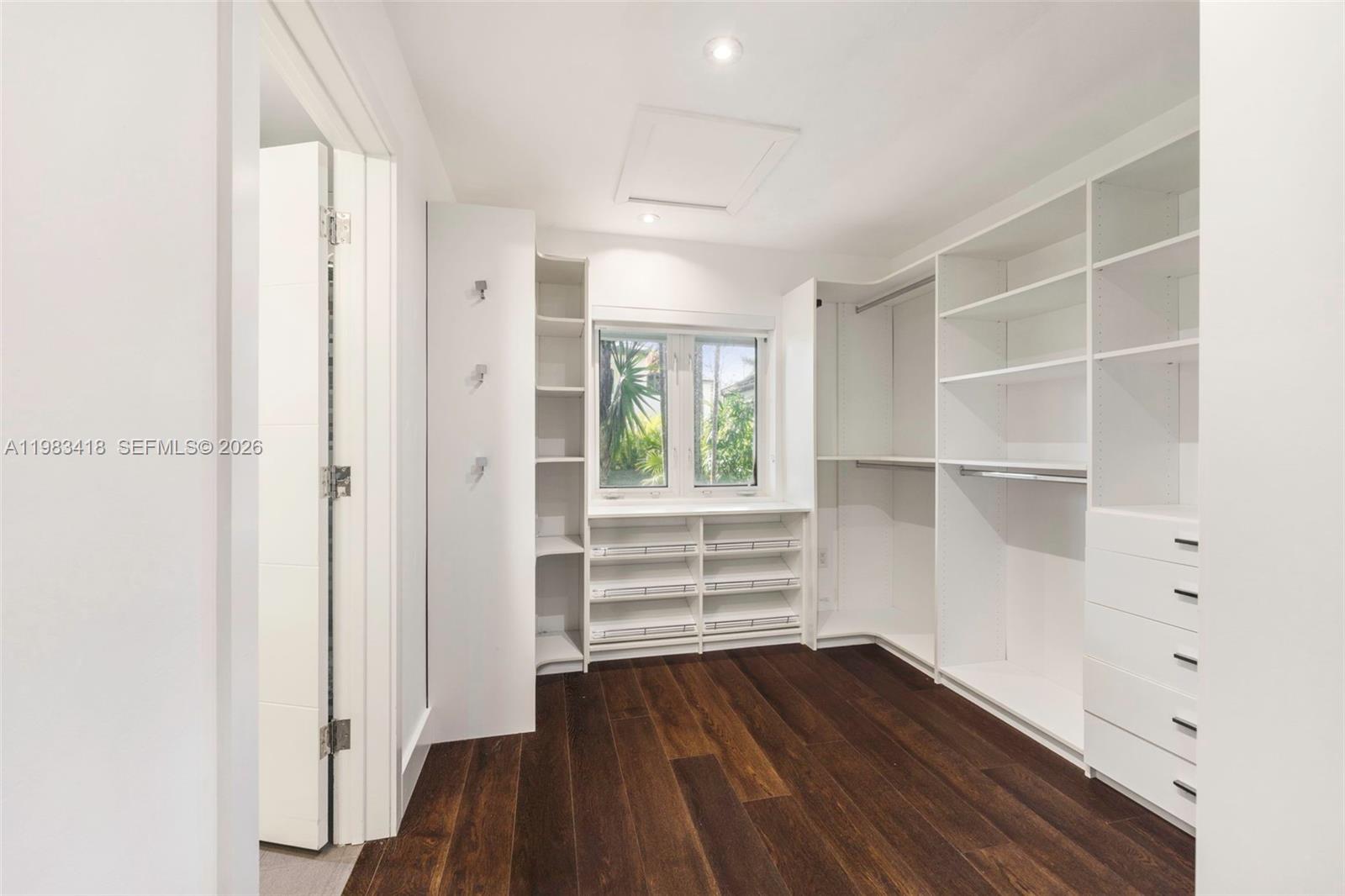 9000 Arvida Dr Coral Gables, FL 33156