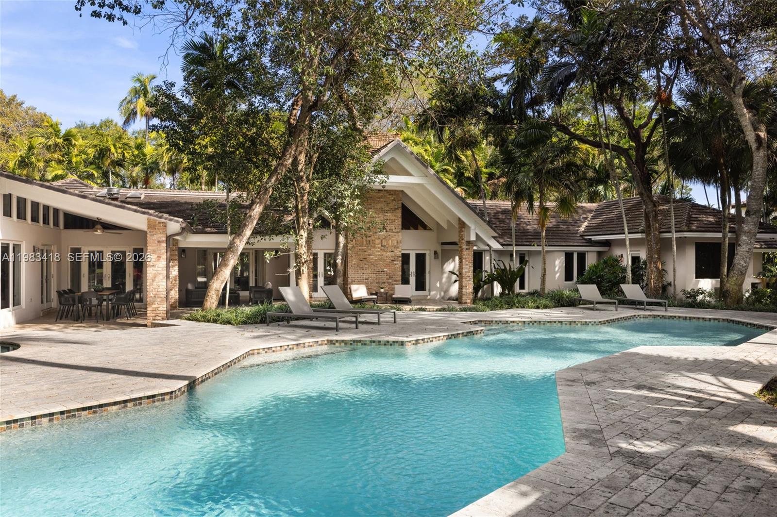 9000 Arvida Dr Coral Gables, FL 33156