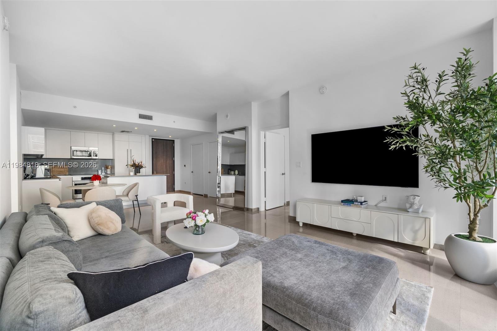 88 SW 7th St #809 Miami, FL 33130