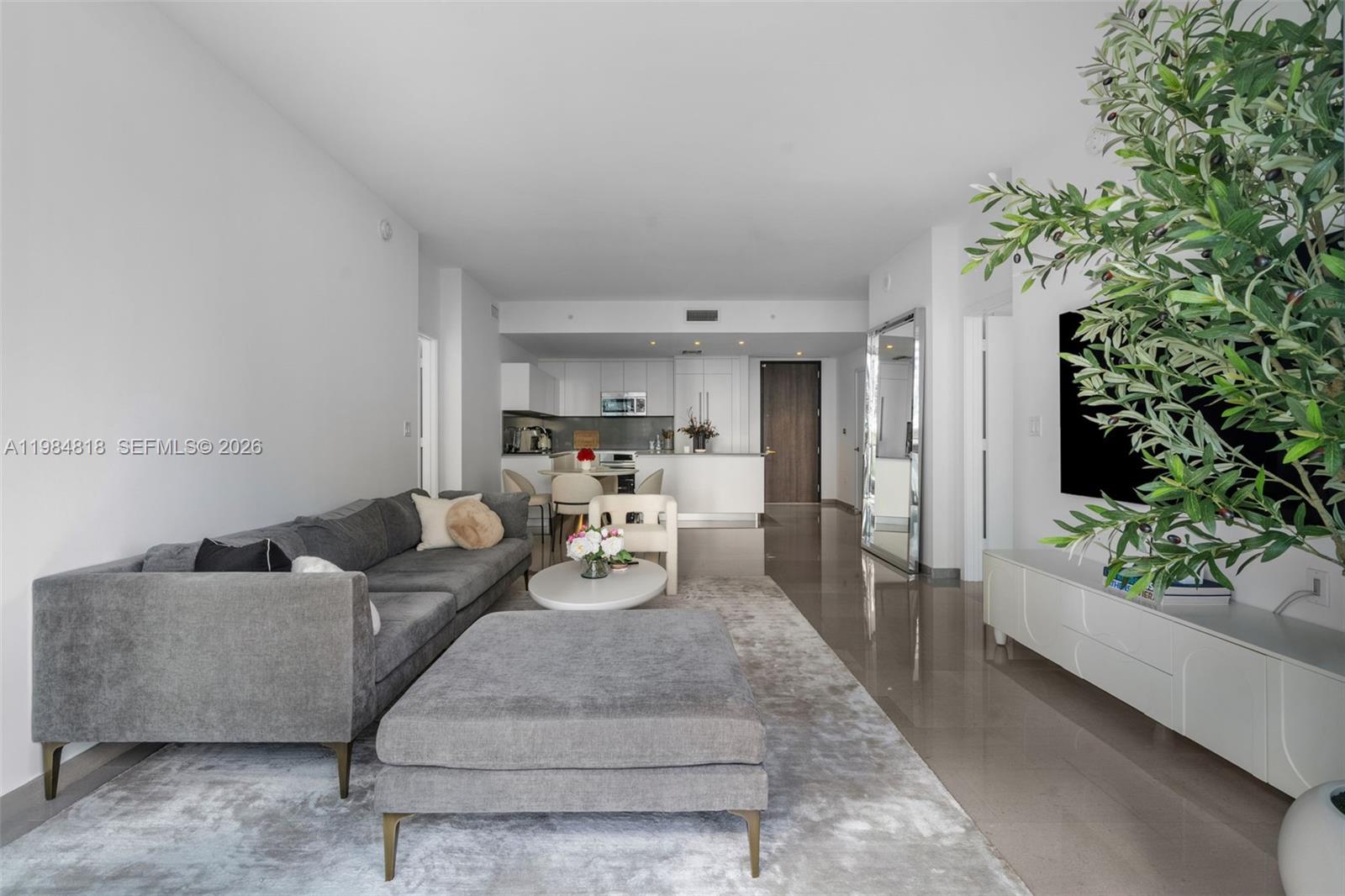 88 SW 7th St #809 Miami, FL 33130